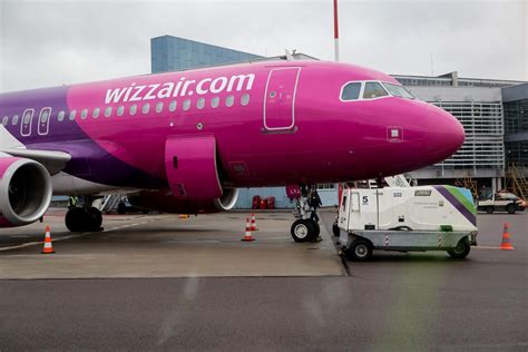 The basic fare includes a piece of luggage no larger than 40 x 30. „Wizz Air" šiandien skelbia nuolaidas visiems įsigytiems ...