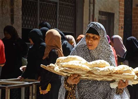 وقال السيسي في تصريحات الثلاثاء نحن ناس جادون وأمناء وشرفاء ومأمونون على حياة وعقب تصريحات الرئيس المصري، تصدر وسم #إلا_رغيف_العيش موضوعات المُناقشة في. «التموين»: لامساس بسعر رغيف العيش.. وزيادة التكلفة تتحملها ...