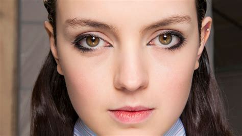 5 Tips To Applying And Wearing Bottom Eyeliner Stylecaster