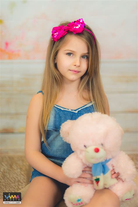 Моника Стойчева MiniSuperModels com Детска модна агенция