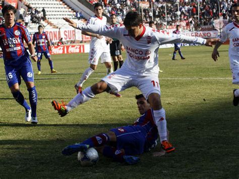 River aprovechó y ganó con lo justo en ezeiza para quedar como único líder, mientras que boca sumó de a tres ante vélez. De Alguna Manera...: Huracán 0 vs. San Lorenzo de Almagro ...