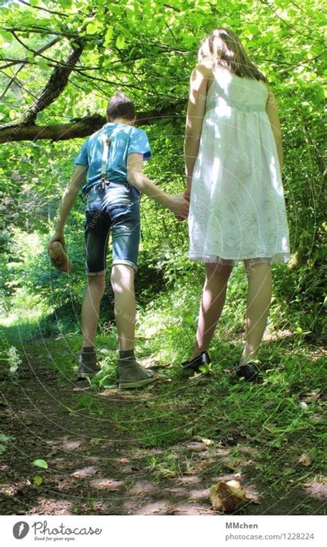 Verschwommener Pfad Durch Den Wald Ein Lizenzfreies Stock Foto Von