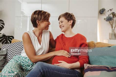 Pregnant Lesbian Photos Et Images De Collection Getty Images