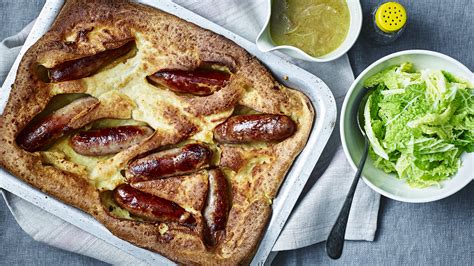 We think this squash and onion toad in the hole is the perfect way to add veggies to your dinner in a delicious way. Receita do dia - Toad in the hole | Enjoy Trip