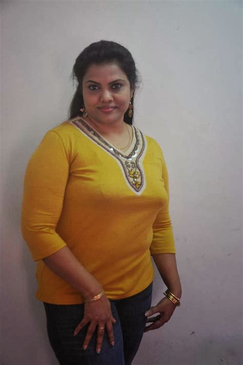 Hot Kerala Mallu House Wife Prameela Kutty Sexposing Deep Cleavage Sexy Boobies Showing Private