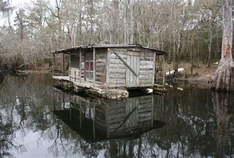 The population was 6,238 at the 2010 census. Floating cabin | Hangar à bateaux, Cabane, Cabane de pecheur