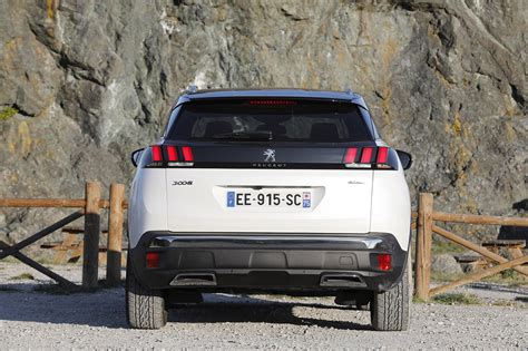 Higher grades get access to smartphone mirroring applications such as apple carplay and android auto as well as navigation, while lower variants only get bluetooth, aux, and usb connectivity. Essai Peugeot 3008 : notre avis sur le nouveau 3008 (2016 ...