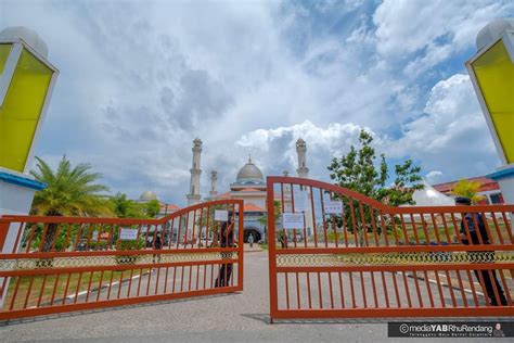 Anugerah ini disampaikan oleh yang berhormat, dr. Terengganu Benar Aktiviti Agama, Kemasyarakatan Di Masjid ...