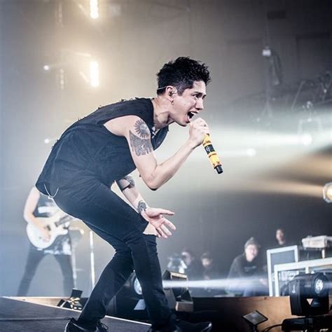 Lead vocalist taka is a former member of the johnny's jimusho idol group news. one ok rockのtakaは苦労人!ジャニーズ時代や、家族との関係性について - Hachibachi