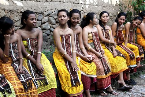 Tenganan Teenager Girls Bali Images Gallery