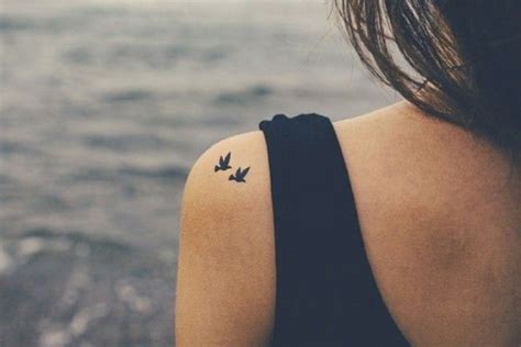 Kleine Tattoos Frauen V Gel Schulter Tattoo Diy Tattoo Get A Tattoo