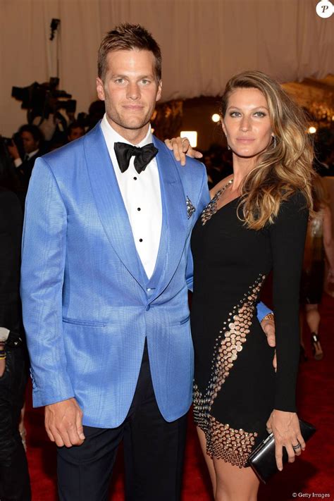 Marido de Gisele Bündchen Tom Brady é flagrado tomando sol nu na Itália veja sem tarjas