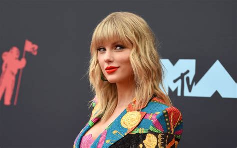 Nurse From Nashville Shares Uncanny Resemblance To Taylor Swift 1023