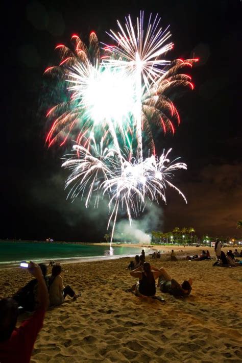 Hiltons Free Fireworks And Show Maui Resorts Hilton Hawaiian