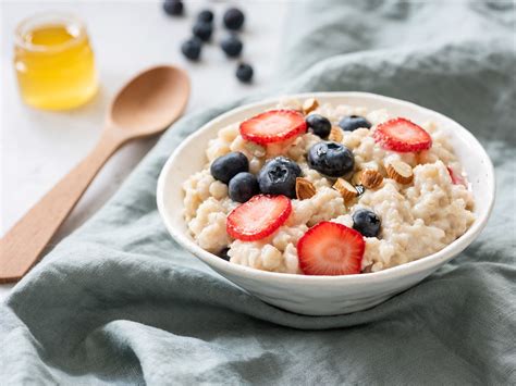 How To Doctor Up An Instant Oatmeal Packet To Make A Delicious And Filling Breakfast According