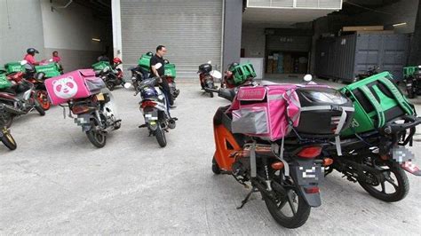 The government of muhyiddin yassin had intended to lift the lockdown but has extended to 9 june with some easing of travel restrictions. Hari Ini Malaysia Lockdown, Begini Nasib Ojek Online ...