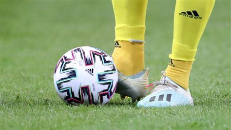 Gespielt wird in elf europäischen städten. Adidas Uniforia: Alles zum offiziellen Spielball der EM ...