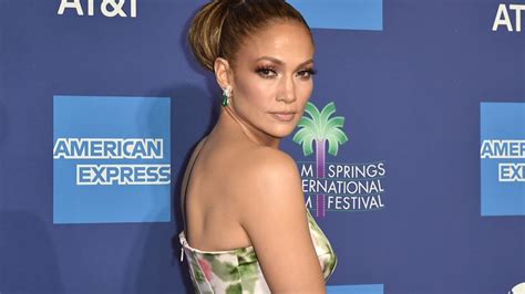 Η πρώτη εντυπωσιακή Red Carpet εμφάνιση του 2020 ανήκει στη Jennifer Lopez