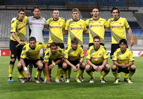 Der bvb verwandelt den signal iduna park in. Borussia Dortmund Wallpapers Images Photos Pictures ...