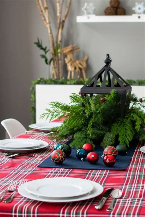 Simple Holiday Tablescapes: How To Decorate Your Table For Holiday