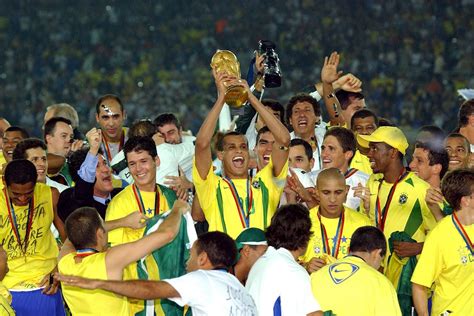 Follow me on twitter see more of brazil national football team on facebook. Brazil football team lift World Cup 2002 | Brazil football ...
