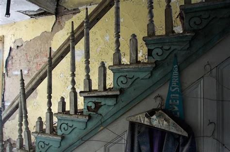 26 Hauntingly Beautiful Photos Of Abandoned Homes Across America Real Haunted Houses Haunted