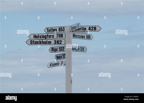 Road Sign With Arrow Hi Res Stock Photography And Images Alamy