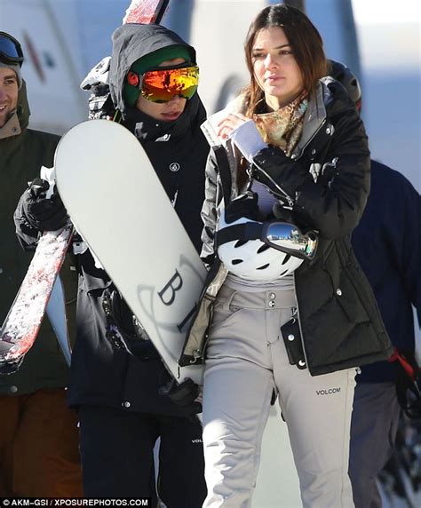 Kendall Jenner And Harry Styles Pictured Hitting The Slopes Together Daily Mail Online