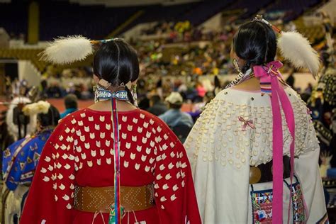 26 Charming Photos From Hunting Moon Pow Wow Pow Wow Native American Powwows Native American