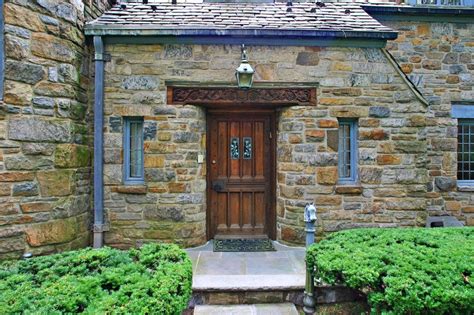15 Inviting Rustic Entry Designs For This Winter Cottage Exterior