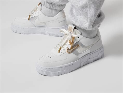 With unique offerings such as the speckled air force 1. DC1160-100 : que vaut la Nike Air Force 1 AF1 Pixel White ...