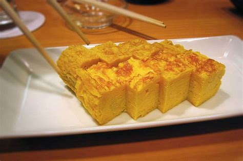 Tamagoyaki secara harfiah artinya telur panggang, adalah jenis omelet jepang. Rahasia Buat Tamagoyaki, Telur Dadar Gulung Berlapis ala ...