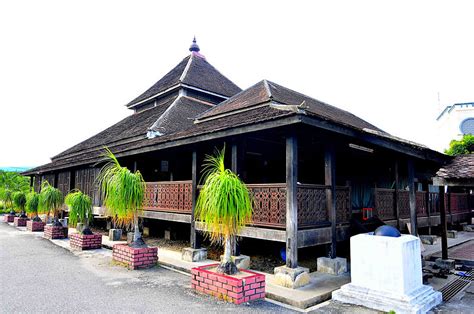 Seperti yang kita ketahui juga, kebanyakkan masyarakat pada hari ini tidak lagi mengendahkan nilai warisan yang ada malah tidak pernah menghargainya. Pusat Rawatan Islam Darul Naim: Sejarah Masjid Kampung ...