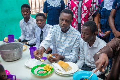 Education Minister Visits Sakafia Islamic Senior High School