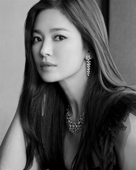 She gained popularity in asia through her leading roles in television dramas autumn in my heart (2000), all in (2003), full house (2004), that winter, the wind blows (2013), descendants of the sun (2016) and encounter. Song Hye-kyo - Movies, Biography, News, Age & Photos ...