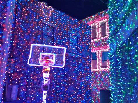 The Osborne Lights At Disneys Hollywood Studios Bright Holiday