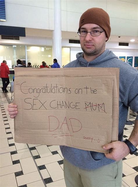 Funny And Embarrassing Airport Pick Up Signs That Were
