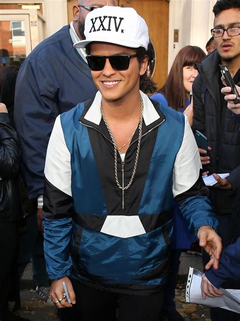 Bruno Mars Height Girlfriend And Personal Style