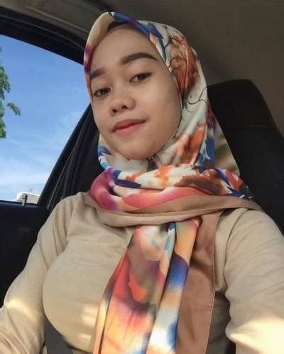 Suami Orang Gersang On Tumblr Gadis Melayu Mantap Tetek Tegang