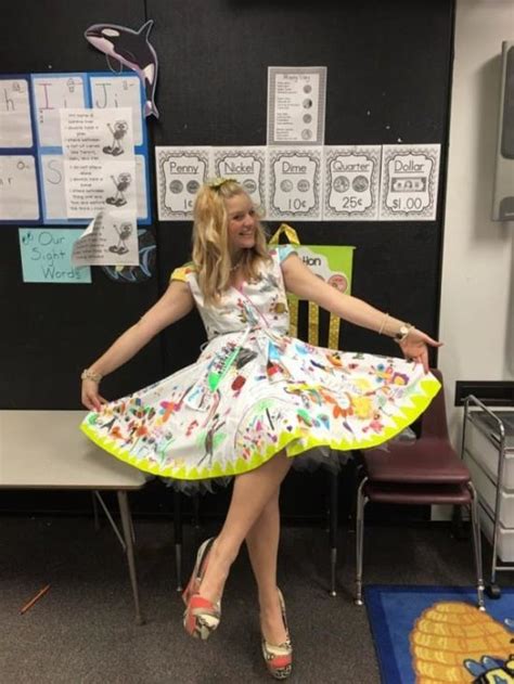 Teacher Wears Special Dress For The Last Day Of School (5 pics)