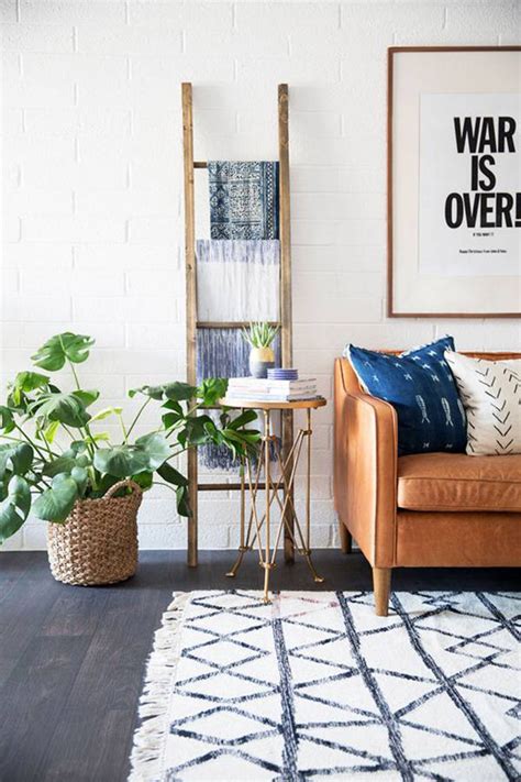 The key is to build focus on a few designing a minimalist home doesn't mean you need to avoid decorations and bright colours. Home Inspiration // Southwest Boho Minimalism | A Side Of ...