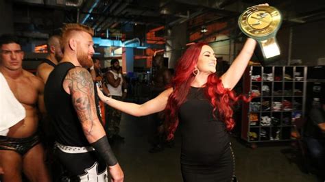 Photos Maria Becomes Wwes First Ever Pregnant Champion Champion