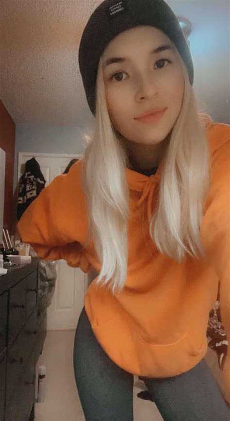 Same Outfit Different Days 🧡 R Selfie