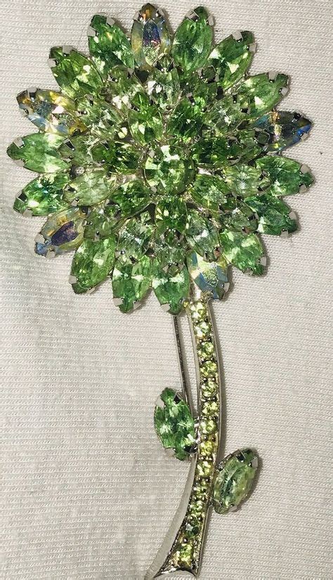 Vintage Weiss Signed Green Flower Prong Set Rhinestone Large Broochpin Beautiful Light