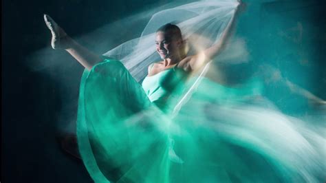 Photographing The Movement Of Dancers Using Speedlights And Long Exposure