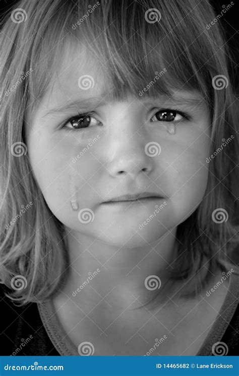 Petite Fille Pleurant Avec Des Larmes Photo Stock Image Du Cheveu Cils