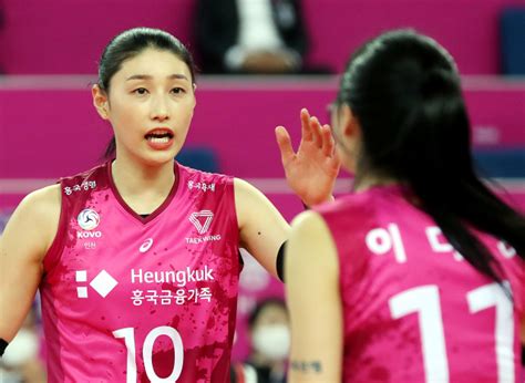 이재영·이다영 '학폭' 폭로 또…입에 피 머금고 살았다. 이다영, 학폭 사과 후 김연경 돌연 언팔 누리꾼들 "김연경한테도 ...
