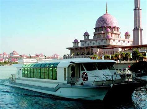 Get to the park via the kranji express. Cruise Tasik Putrajaya - Joel Travel & Tours