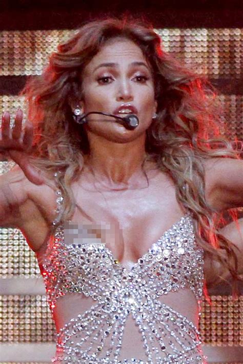 Jennifer Lopez Wardrobe Slip Flashes Fans NY Daily News