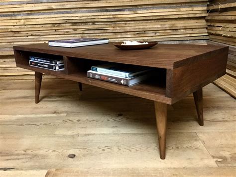 We've loved this elegant and sturdy marble and walnut coffee table (in fact we have two matching side tables from the same line!) for three years now — but we're upgrading our couch to a sectional so we need a round table instead. mid century Couchtisch - Lift-Top-Couchtische - das ist ...